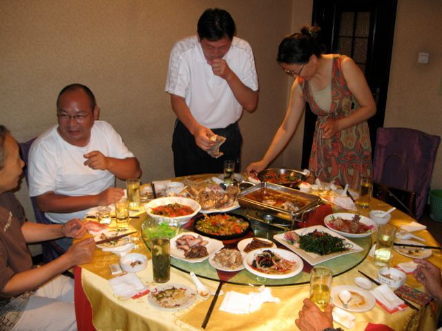 A Mondolian supper. Alxa Zouq (2009)
