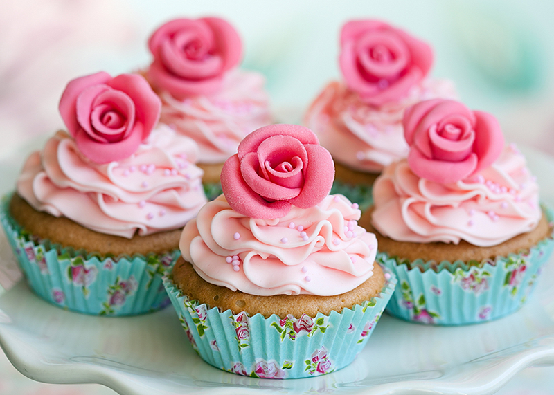 Victorian Rose cupcakes in a group with pink frosting and light pink icing