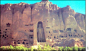 One of the original Bamiyan Buddhas shortly before it was blown up by the Taleban